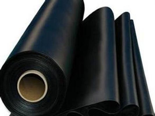 Glatoppervlak HDPE-geomembraan voor de bouw van stortplaatsen, meren en tunnels 50m-200m chemisch bestand