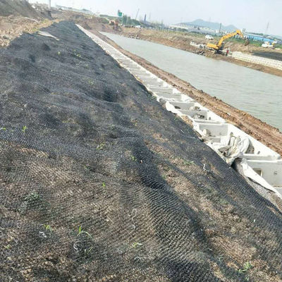 Geassembleerde driedimensionale hellingsgrasbescherming voor permanent water tegen erosie
