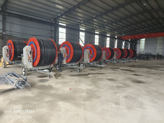 Moderne boerderij Landbouw Pivot Irrigatie Machinery Traveling Irrigator Track Irrigatieapparatuur Systeem voor boerderijen Makkelijk