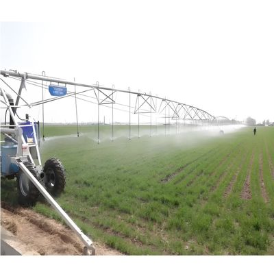 Laterale bewegende sprinklermachine Duurzame landbouw Translationeel sprinkler irrigatielijn met een laadcapaciteit van 4000 kg