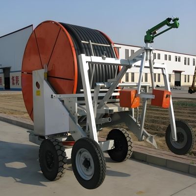 Grote regenpistool waterwiel landbouwboerderij irrigatiesystemen motor met roestvrijstalen slang winder rolrol