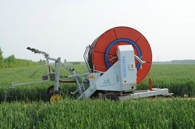 Metalen regenpistool sprinkler slang spoel irrigatiesysteem voor watergebruik in landbouwvelden