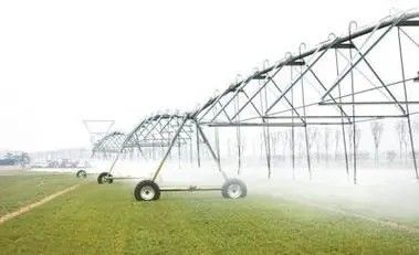 Precieze irrigatie makkelijke zijdelingse verplaatsingsirrigator voor water-smarte landbouw 3800 KG
