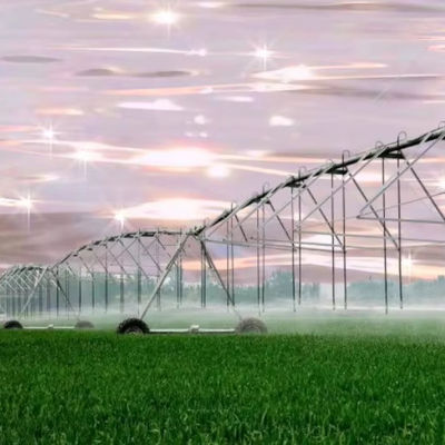 Auto Solar Center Pivot zorgt voor de vochtigheid van de boerderij en ondersteunt de landbouw met een optimale prestatie 30 inch diameter