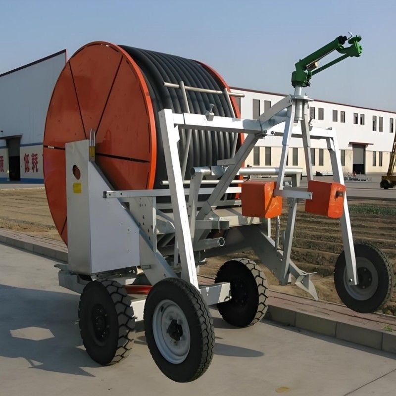 Grote regenpistool waterwiel landbouwboerderij irrigatiesystemen motor met roestvrijstalen slang winder rolrol