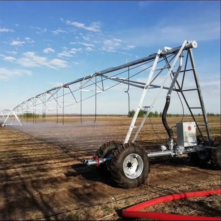 Grote boerderij Geavanceerd digitaal metaal lineair bewegen irrigatiesysteem Kerncomponenten met motor en versnellingsbak 2354 inch diameter